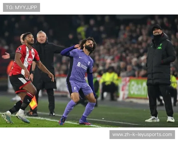 利物浦边路回传精准助攻队友破门得分，精彩一幕定格经典时刻