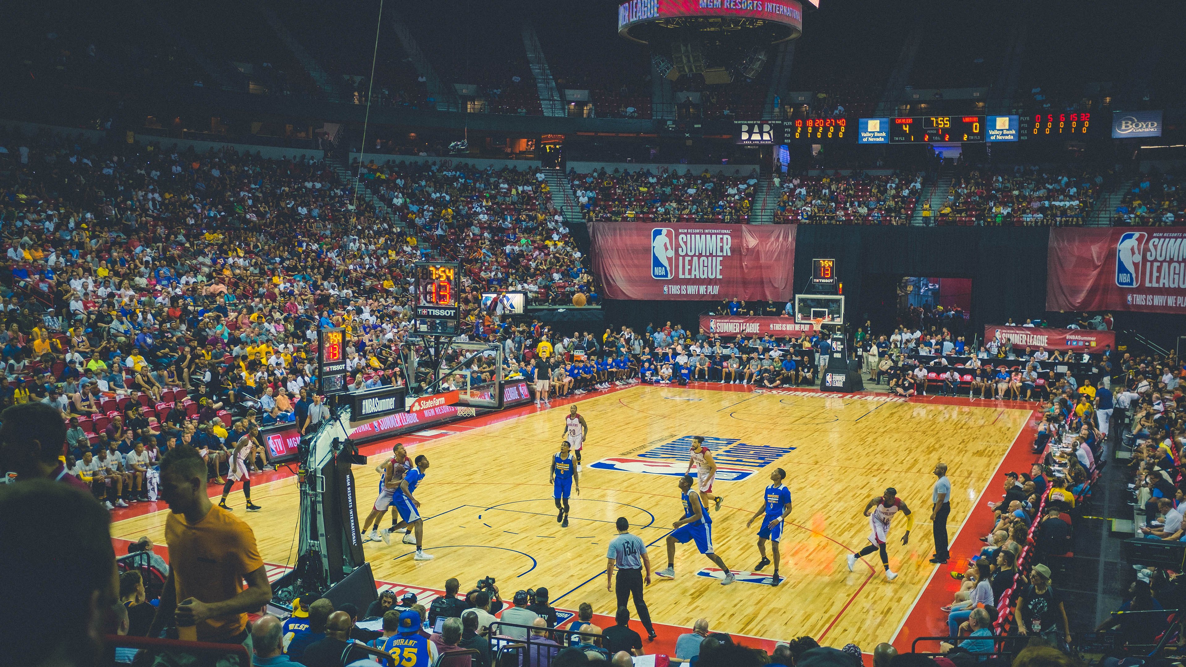 山地车世界杯法国站 DH速降赛道创历史最高落差 选手普遍称“太刺激”